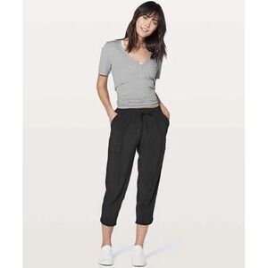 Lululemon Final‎ Play Crop Pants Women's Sz 8 Black Travel Athleisure Drawstring